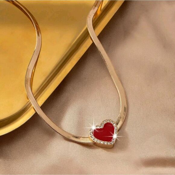 A Snakeskin Chain Heart Set With Rhinestones Oil Drop Pendant - Picture 3 of 6